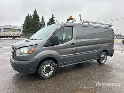 2015 Ford Transit 150 4x2 شاحنة متعددة الاغراض