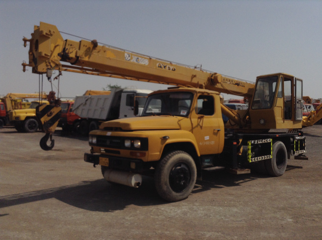 2005 XCMG QY8D Hydraulic Truck Crane