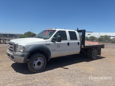 2006 Ford F-450 XL 4x2 Crew Cab شاحنة مسطحة