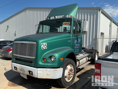 2002 Freightliner FL 112 4x2 S/A Day Cab Truck Tractor