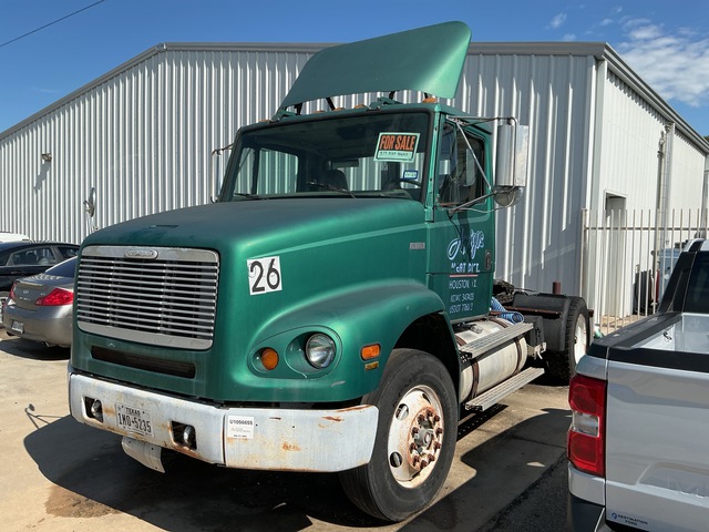2002 Freightliner FL 112 4x2 S/A Day Cab Truck Tractor