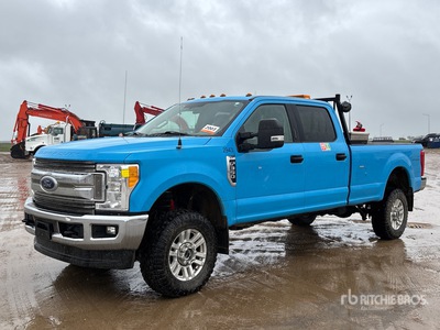 2017 Ford F-350 XLT 4x4 Crew Cab Pickup