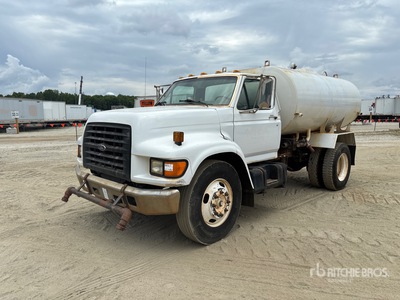 1998 Ford F800 4x2 Camion à eau