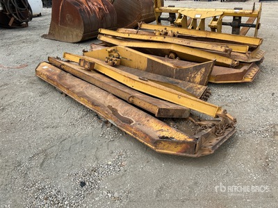 Quantity of (2) Articulated Dump Truck Tailgates to fit Cat 745 شاحنة للطرق الوعرة
