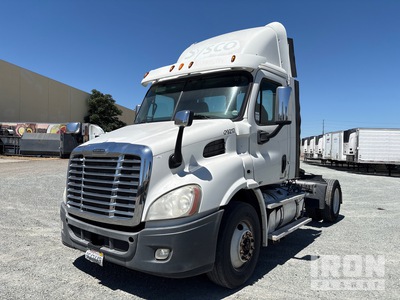 2012 Freightliner CASCADIA 113 4x2 S/A Day Cab Truck Tractor