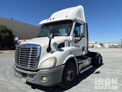 2012 Freightliner CASCADIA 113 4x2 S/A Day Cab Truck Tractor
