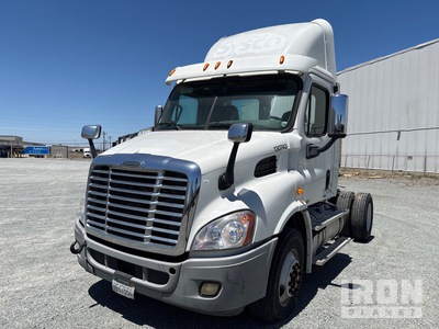 2012 Freightliner Cascadia 113 4x2 S/A Day Cab Truck Tractor