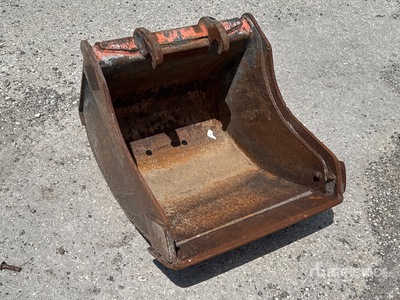 John Deere 23 in Cleanup Excavator Bucket