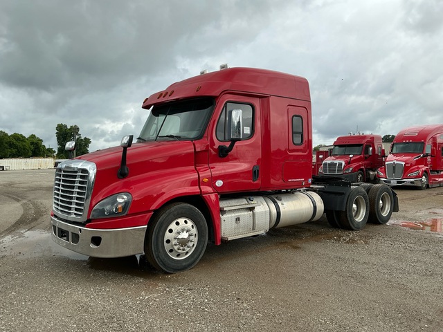 2018 Freightliner Cascadia 125 6x4 T/A Sleeper Truck Tractor