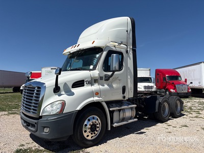 2015 Freightliner Cascadia 113 6x4 تراكتور شاحنة نهارية (ثنائية المحور)