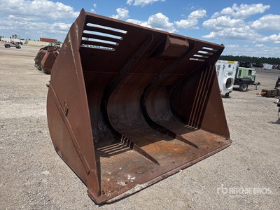 110 in General Purpose Wheel Loader Bucket - Fits Cat 938M
