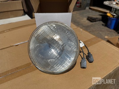 48- 24volt Humvee Headlights (Imported-new in box) Ships 4 boxes 13x20x13 36lbs Parti di ricambio per Humvee