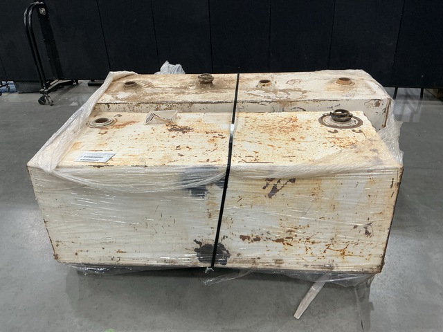 (2) Fuel Tanks