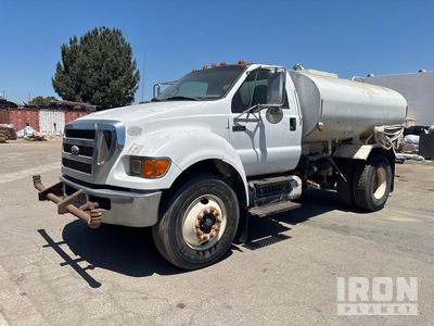 2009 Ford F-750 XL 2000 gal 4x2 Water Truck