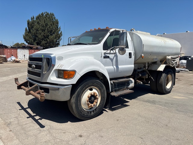2009 Ford F-750 XL 2000 gal 4x2 Water Truck 2009 Ford F-750 XL 2000 gal 4x2 Water Truck