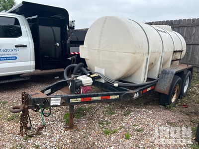 2009 1025 Gallon Water Trailer