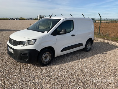 2021 Peugeot Partner Cargo Van