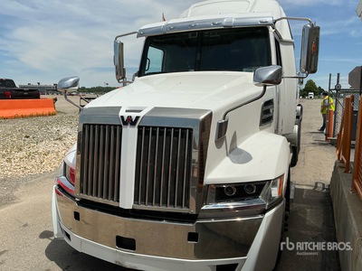 2020 Western Star 5700 T/A Sleeper Truck Tractor