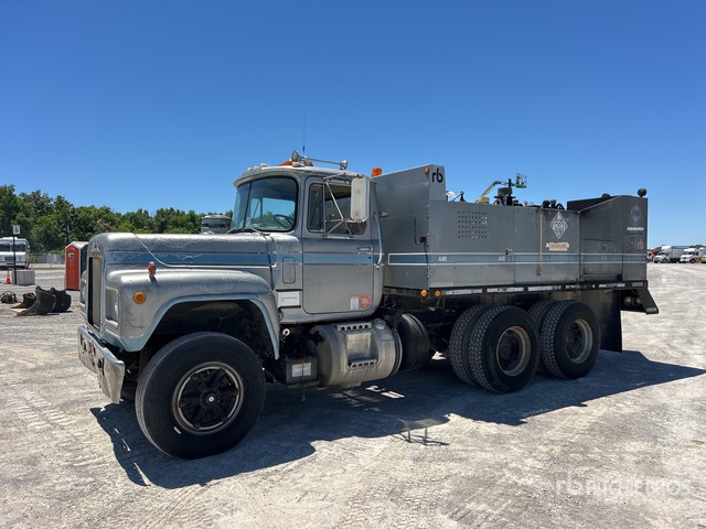 1979 Mack R686 6x4 Fuel and Lube Truck