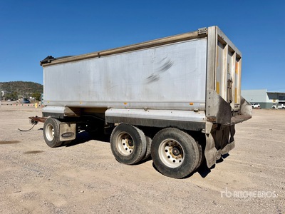 2013 Borcat 5.8 m Super Dog End Dump Trailer