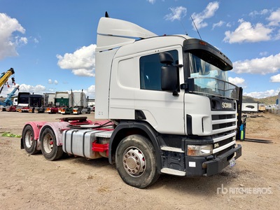 2002 Scania P114L 6x4 تراكتور شاحنة كابينة النوم (ثنائية المحور)