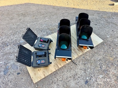 Quantity of (2) Boxes of TRI Light LiFe PO4 light controls Dispositivi vari per il controllo del traffico