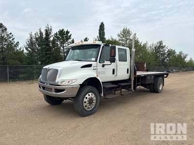 2015 International 4300M7 4x4 Crew Cab Pritsche-Lkw