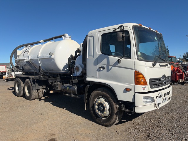 2007 Hino FM1J 6x4 Vacuum Tanker Truck