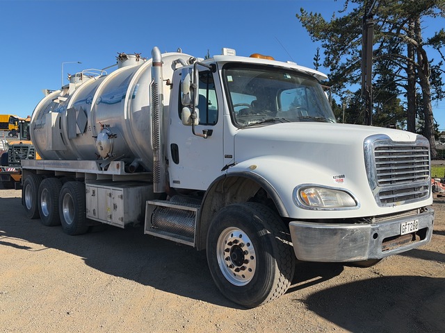 2008 Freightliner Columbia 112 8x6 Water Truck
