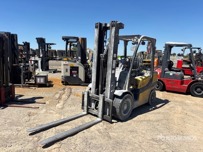2017 Yale GLP060VXNDAE095 5600 lb Pneumatic Tire Forklift