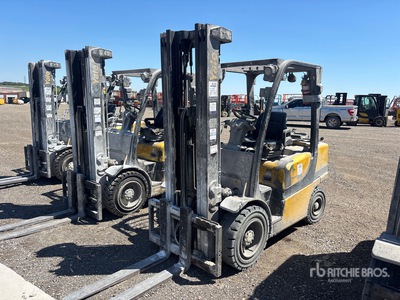 2017 Yale GLP060VXNDAE095 5700 lb Pneumatic Tire Forklift