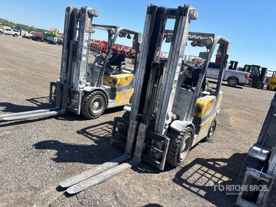 2017 Yale GLP060VXNDAE095 5700 lb Pneumatic Tire Forklift