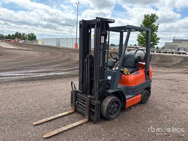 1999 Toyota 42-6FGU25 4900 lb Cushion Tire Forklift
