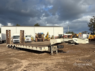 2011 Lusty Tri/A Hydraulic Deck Widening Lowboy Trailer