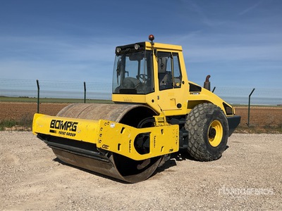 2011 Bomag BW213DH-4 Combination Roller