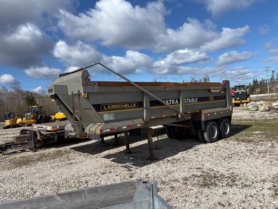 2008 Larochelle 28 ft T/A مقطورة للتفريغ الخلفي