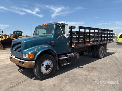 2001 International 4007 4x2 Flatbed Truck