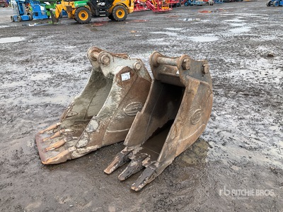 Quantity of (2) Strickland Digging 700mm & 430mm Godet d'excavatrice - Fits 13 ton