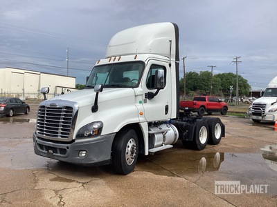 2017 Freightliner Cascadia 125 6x4 T/A Day Cab Truck Tractor