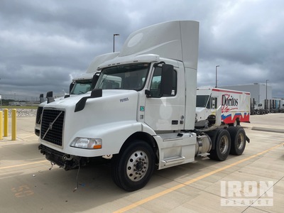 2017 Volvo VNM64T 200 6x4 T/A Day Cab Truck Tractor