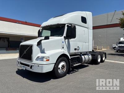 2017 Volvo VNM64T 6x4 Cabina con cuccetta per trattore stradale