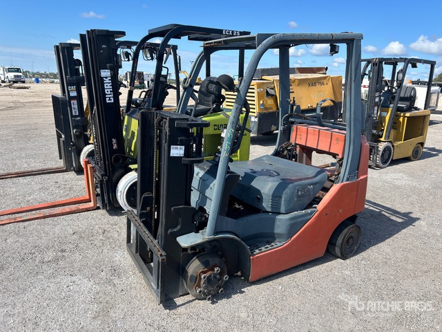 Toyota Forklift (Inoperable)