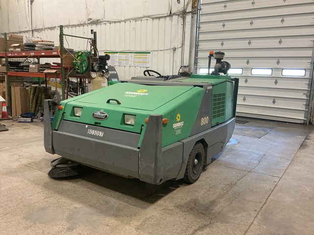 2015 Tennant 800LPG Self-Propelled Broom