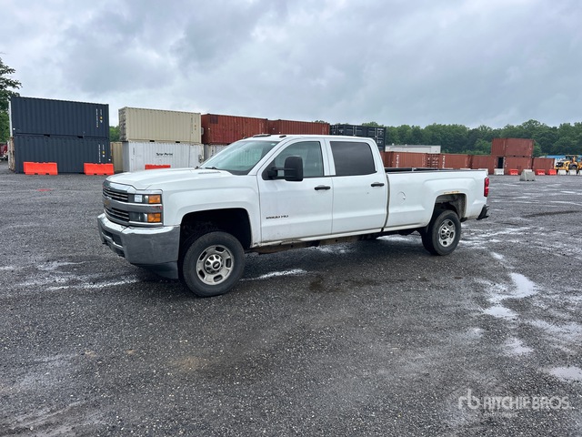 2015 Chevrolet Silverado 2500HD 4x4 Crew Cab Pickup