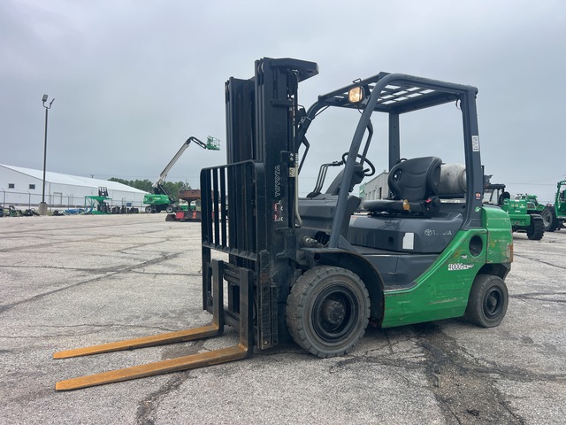 2018 Toyota 8FGU25 4750 lb Pneumatic Tire Forklift