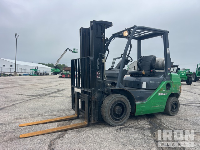 2018 Toyota 8FGU25 4750 lb Pneumatic Tire Forklift
