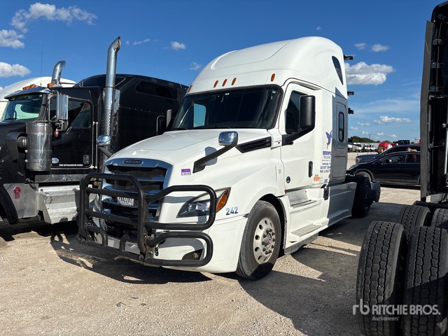 2019 Freightliner Cascadia 126 6x4 T/A Sleeper Truck Tractor