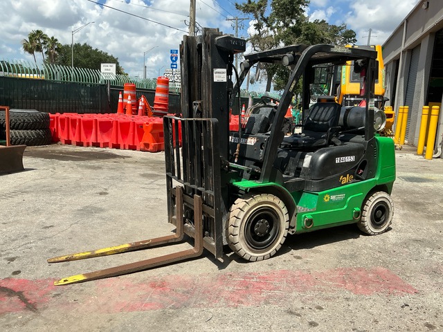 2017 Yale GTP050MXNEAE078 4800 lb Pneumatic Tire Forklift