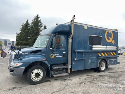 2010 International 4300 4x2 شاحنة متعددة الاغراض