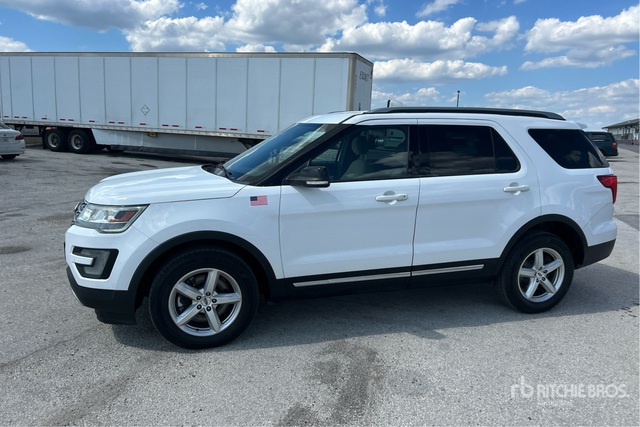 Ford Explorer 2017 Ford Explorer Xlt 4Wd Suv